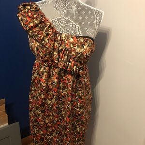 Perfect for a fall wedding, dress!